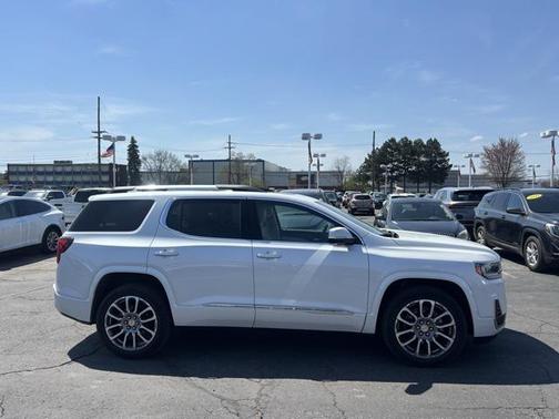 2023 GMC Acadia Denali