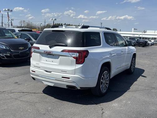 2023 GMC Acadia Denali