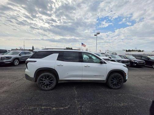 Summit White 2024 Chevrolet Traverse LT
