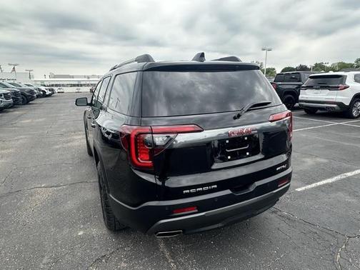 2023 GMC Acadia AWD AT4