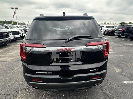 2023 GMC Acadia AWD AT4