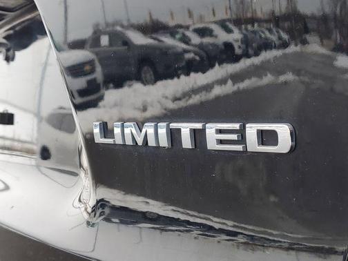 Diamond Black Crystal Pearlcoat 2022 Jeep Cherokee Limited