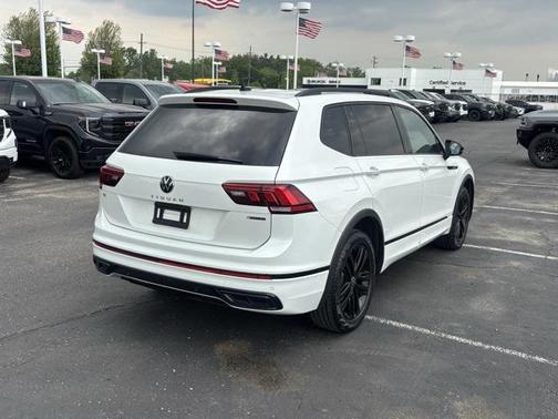 2022 Volkswagen Tiguan 2.0T SE R-Line Black 4MOTION