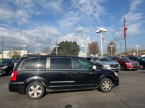 Brilliant Black Clearcoat 2011 Chrysler Town & Country Touring