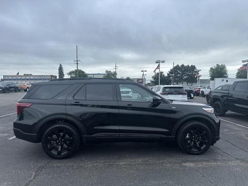 2023 Ford Explorer ST-Line