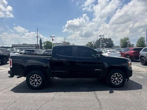Onyx Black 2022 GMC Canyon AT4