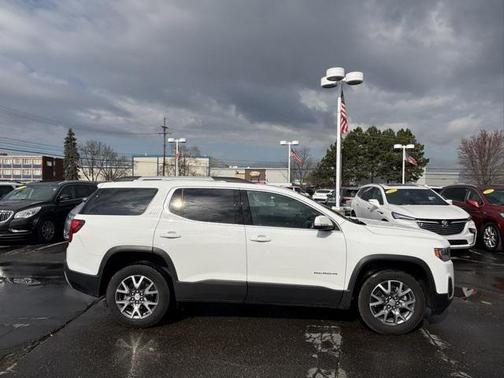 2023 GMC Acadia AWD SLT