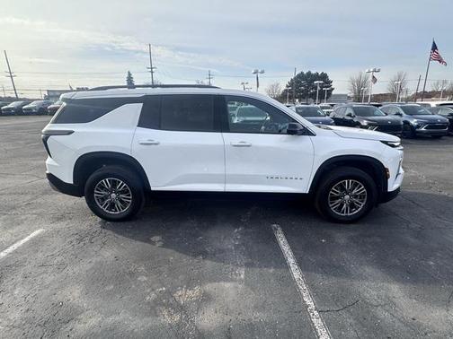 2024 Chevrolet Traverse LT