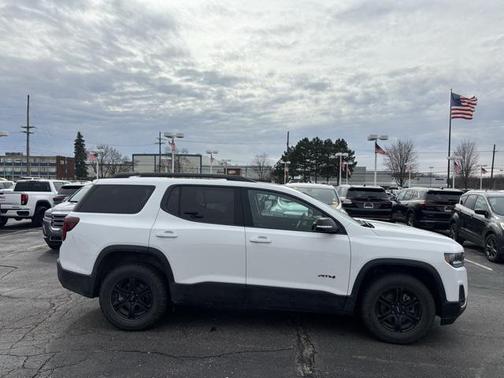 2023 GMC Acadia AWD AT4
