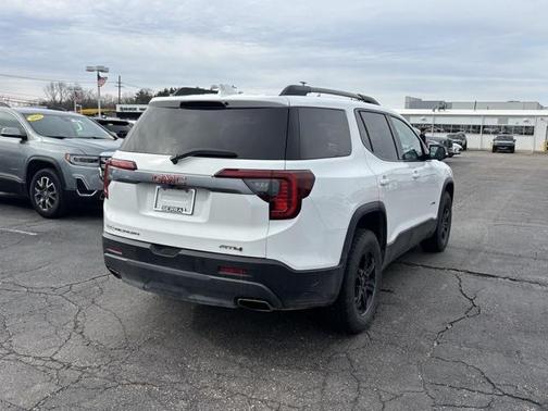2023 GMC Acadia AWD AT4