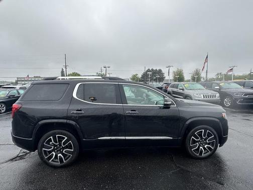 2022 GMC Acadia Denali