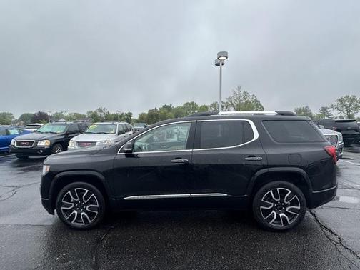 2022 GMC Acadia Denali