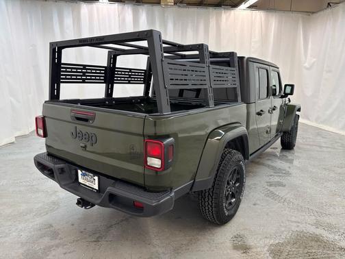 2022 Jeep Gladiator Sport