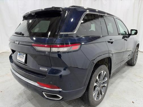 Midnight Sky 2024 Jeep Grand Cherokee Overland