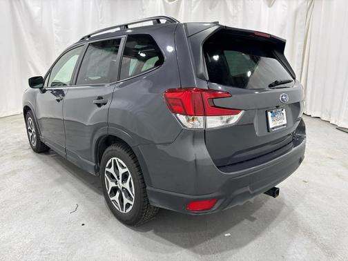 Magnetite Gray Metallic 2023 Subaru Forester 2.5i Premium