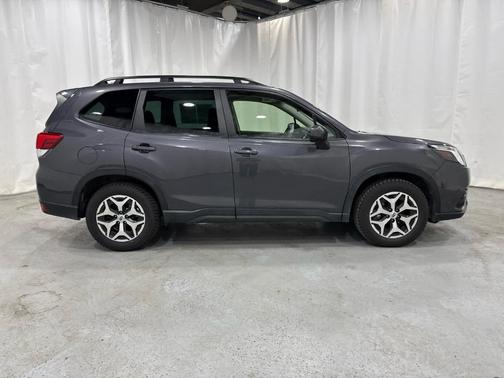 Magnetite Gray Metallic 2023 Subaru Forester 2.5i Premium