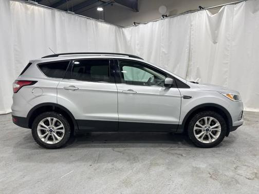 Ingot Silver Metallic 2018 Ford Escape SE