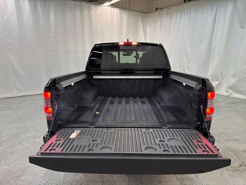 2024 Nissan Frontier SL