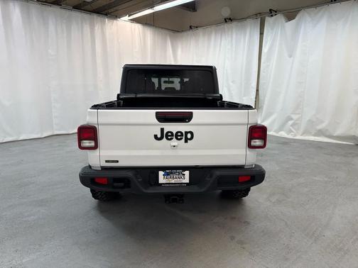 2022 Jeep Gladiator Sport