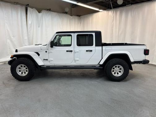 2022 Jeep Gladiator Sport