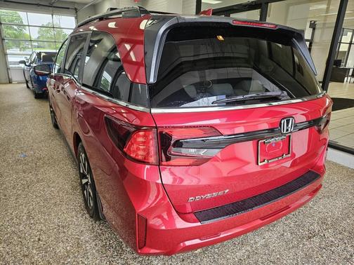 Radiant Red Metallic II 2026 Honda Odyssey EX-L
