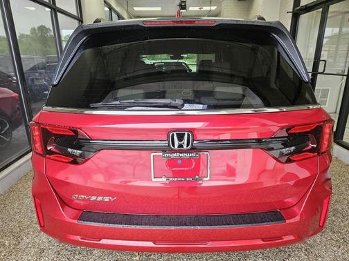 Radiant Red Metallic II 2026 Honda Odyssey EX-L
