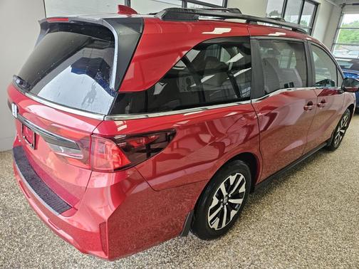Radiant Red Metallic II 2026 Honda Odyssey EX-L