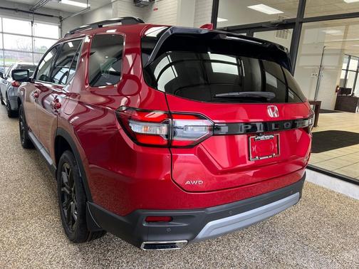 2025 Honda Pilot Touring 8-Passenger