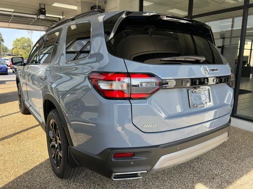2025 Honda Pilot Touring 8-Passenger