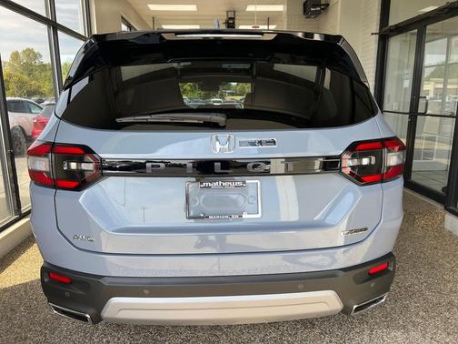 2025 Honda Pilot Touring 8-Passenger