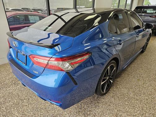 Blue Streak/Midnight Black Metallic 2018 Toyota Camry XSE