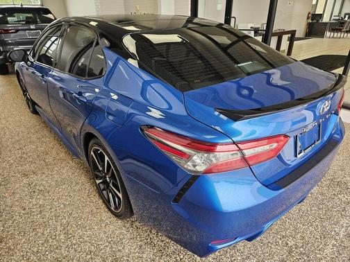 Blue Streak/Midnight Black Metallic 2018 Toyota Camry XSE