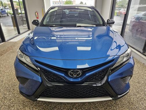 Blue Streak/Midnight Black Metallic 2018 Toyota Camry XSE