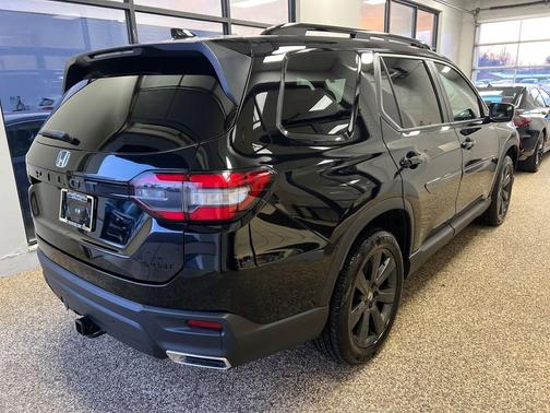2023 Honda Pilot AWD Sport