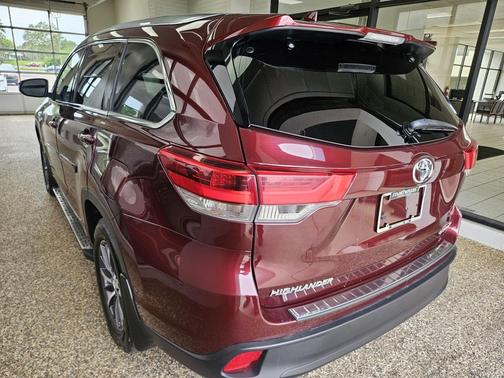 Ooh La La Rouge Mica 2017 Toyota Highlander XLE