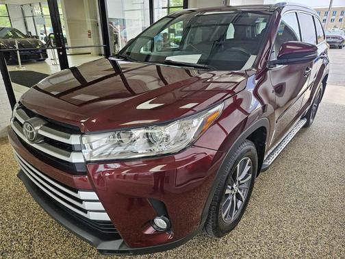 Ooh La La Rouge Mica 2017 Toyota Highlander XLE