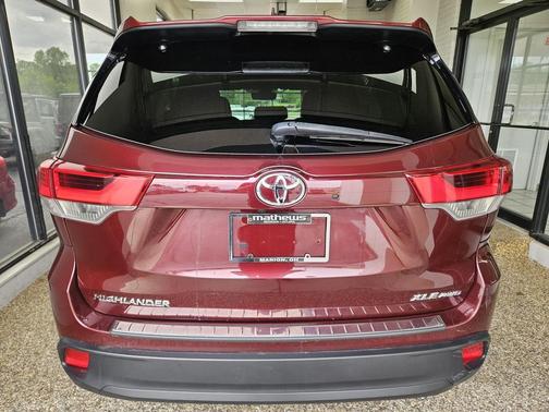 Ooh La La Rouge Mica 2017 Toyota Highlander XLE
