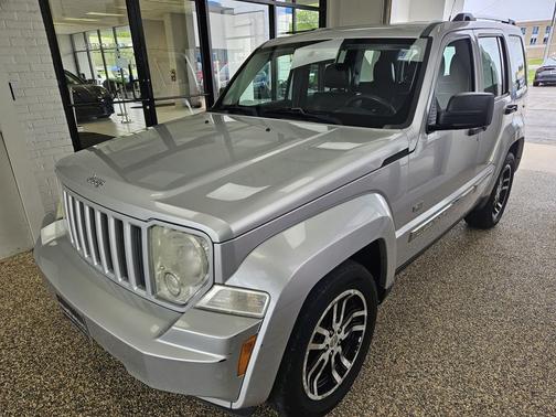 Bright Silver Metallic Clearcoat 2011 Jeep Liberty Sport