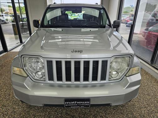 Bright Silver Metallic Clearcoat 2011 Jeep Liberty Sport