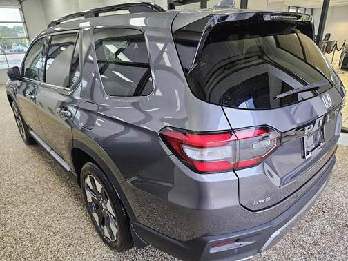 Modern Steel Metallic 2026 Honda Pilot Touring 8-Passenger