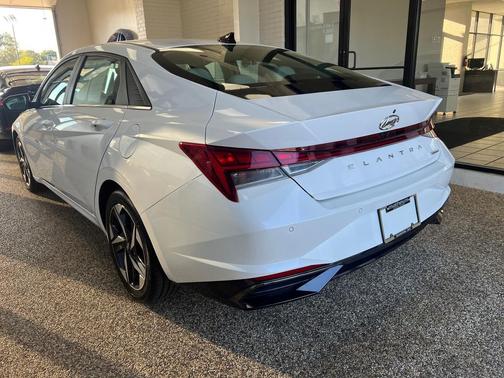 2021 Hyundai ELANTRA Limited