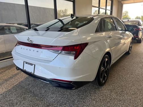 2021 Hyundai ELANTRA Limited