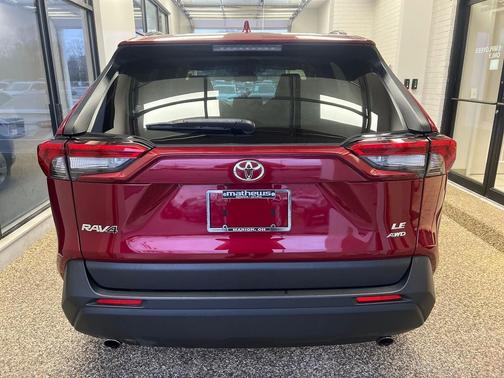 2020 Toyota RAV4 LE