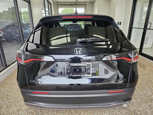 Crystal Black Pearl 2026 Honda HR-V AWD Sport