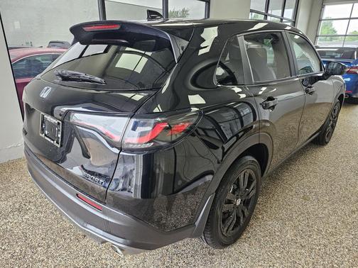 Crystal Black Pearl 2026 Honda HR-V AWD Sport