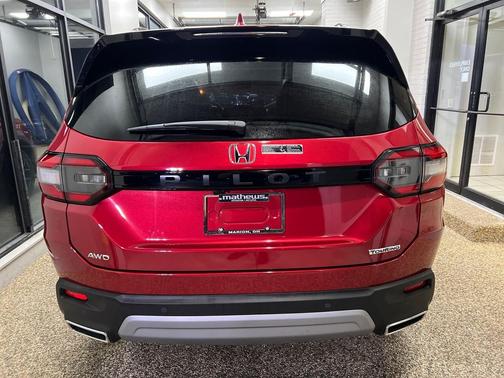 2025 Honda Pilot Touring 8-Passenger