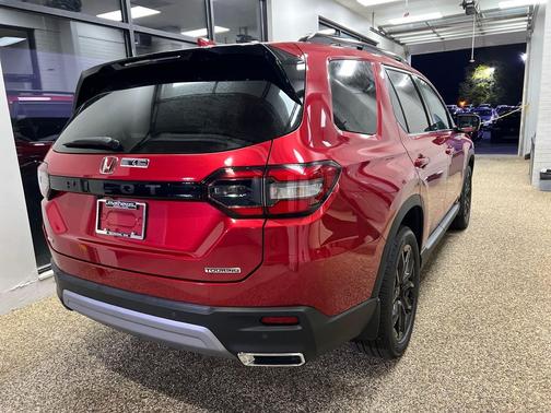 2025 Honda Pilot Touring 8-Passenger