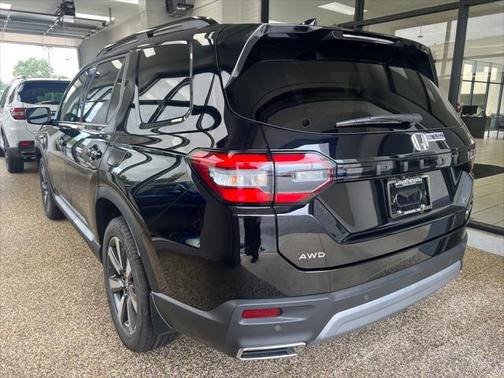 2025 Honda Pilot Touring 8-Passenger
