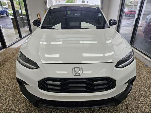 Platinum White Pearl 2024 Honda HR-V AWD Sport