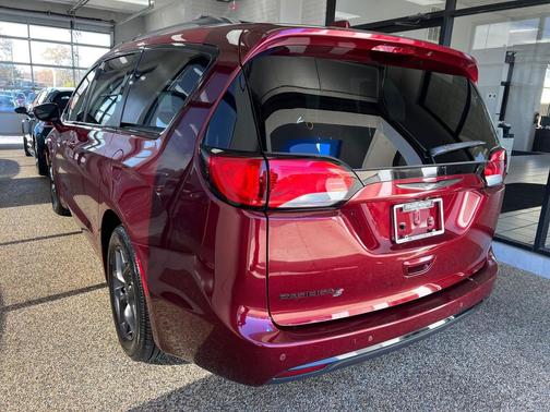 2018 Chrysler Pacifica Touring-L Plus